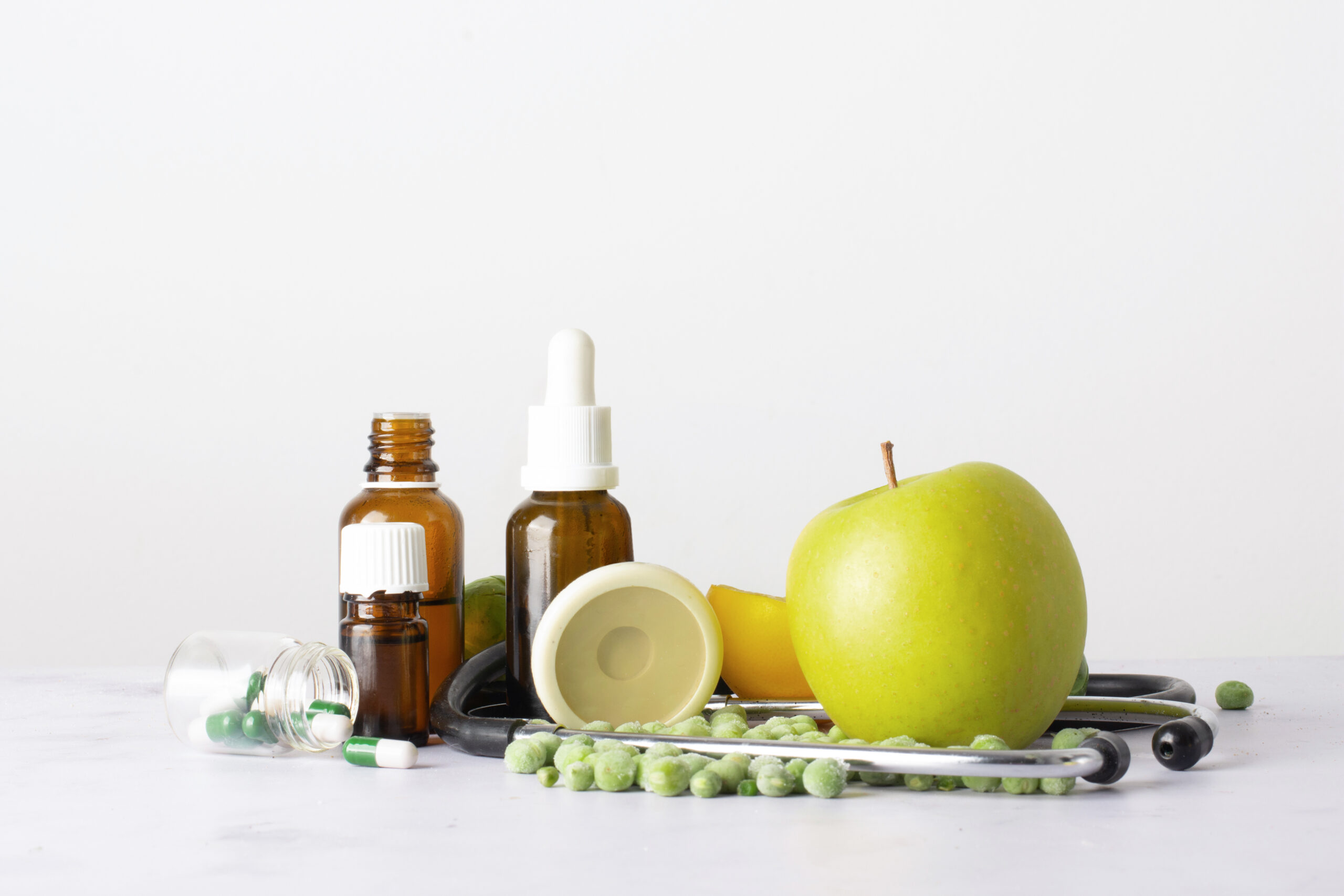 close-up-bottles-with-oil-pills-table_Vitalität (27.2.24)