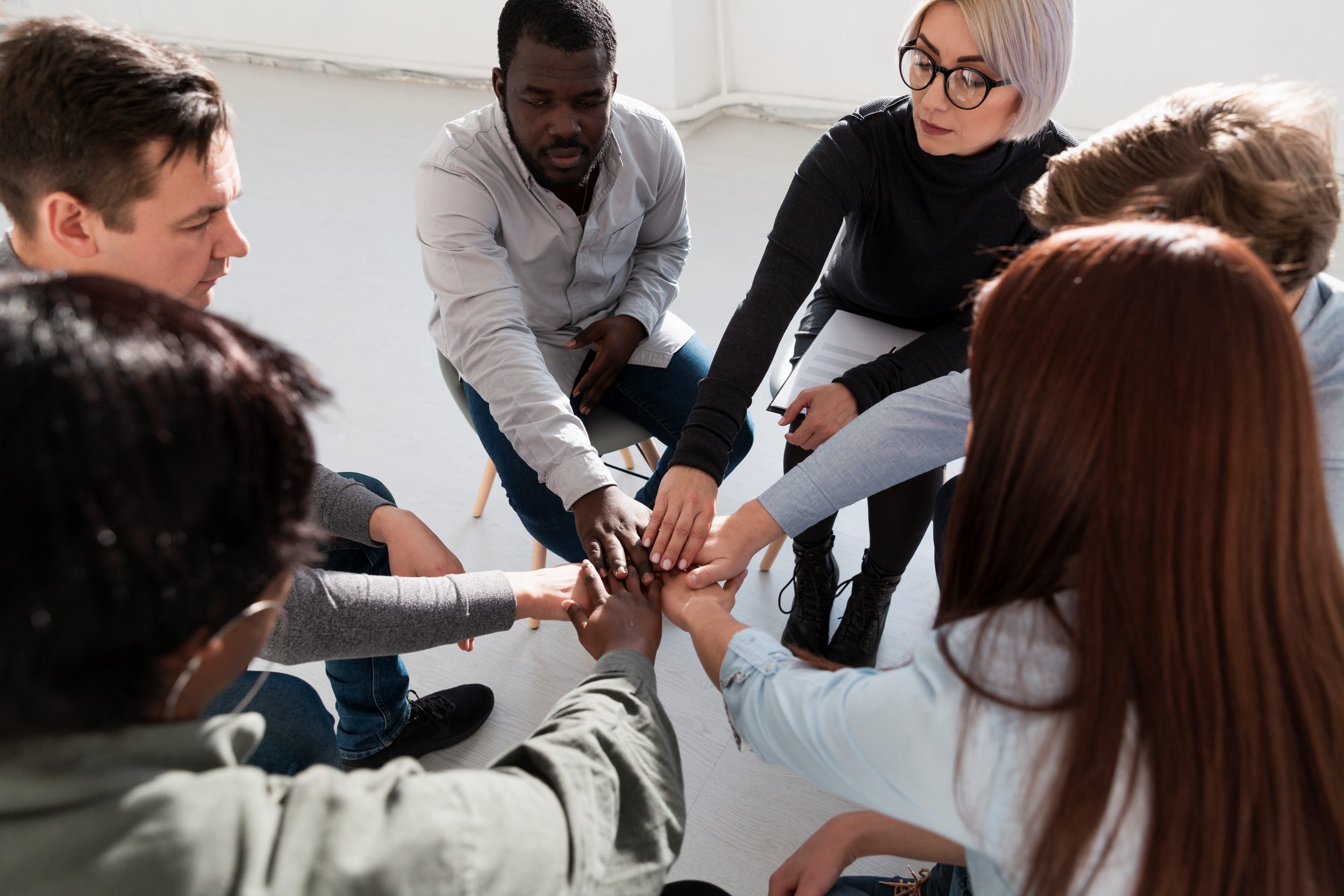 group-rehab-patients-putting-their-hands-together_klein